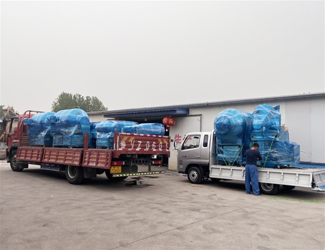 匯品真空滾揉機(jī)、料車(chē)、上料器、真空包裝機(jī)、夾層鍋等肉制品深加工設(shè)備發(fā)貨湖北武漢